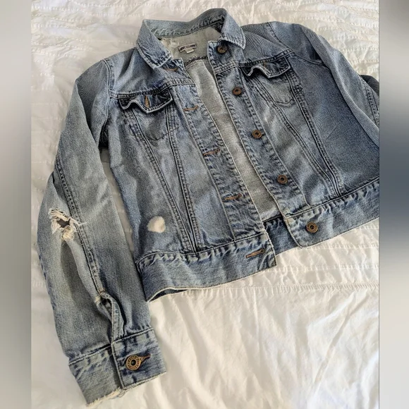 GAP Denim Jean Jacket Medium Wash Distressed Look - Cotton - Picture 2 of 9